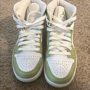 Jordan Women Green and White Athletic Shoes